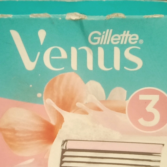 Venus 4 razor refills - Picture 2 of 8